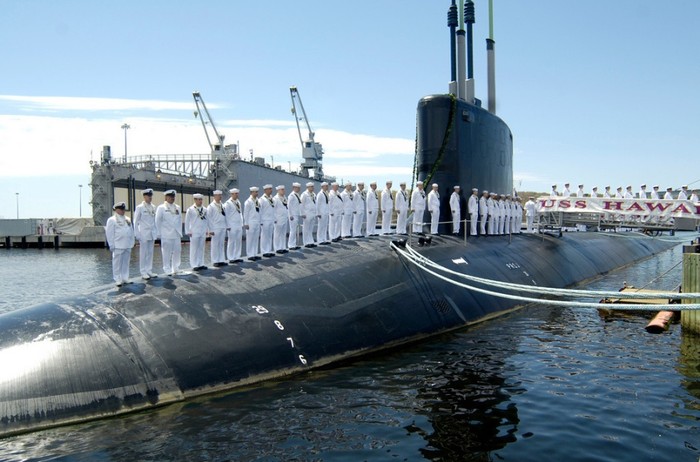 Thủy thủ trên tàu ngầm hạt nhân lớp Virginia - USS Hawaii (SSN-776) của Hải quân Mỹ